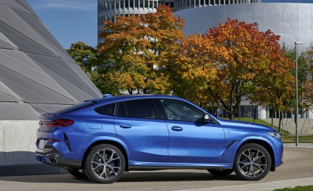 2020 BMW X6 M50i Side Wallpapers 450x275 (50)