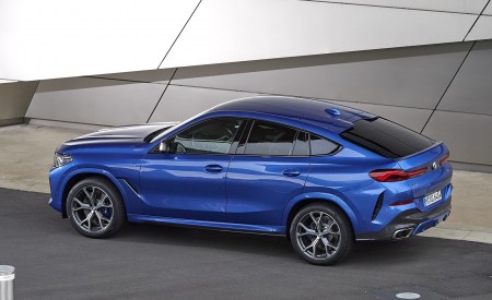 2020 BMW X6 M50i Side Wallpapers 450x275 (41)