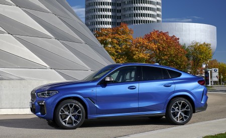 2020 BMW X6 M50i Side Wallpapers 450x275 (51)