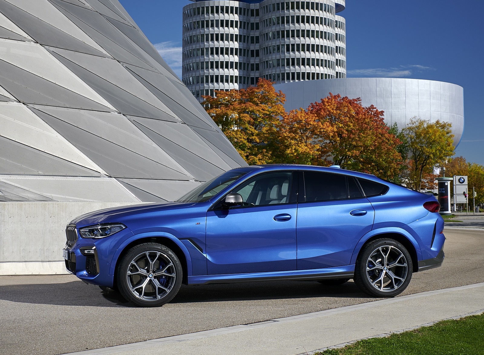 BMW x6 2021 РіРѕР»СѓР±РѕР№