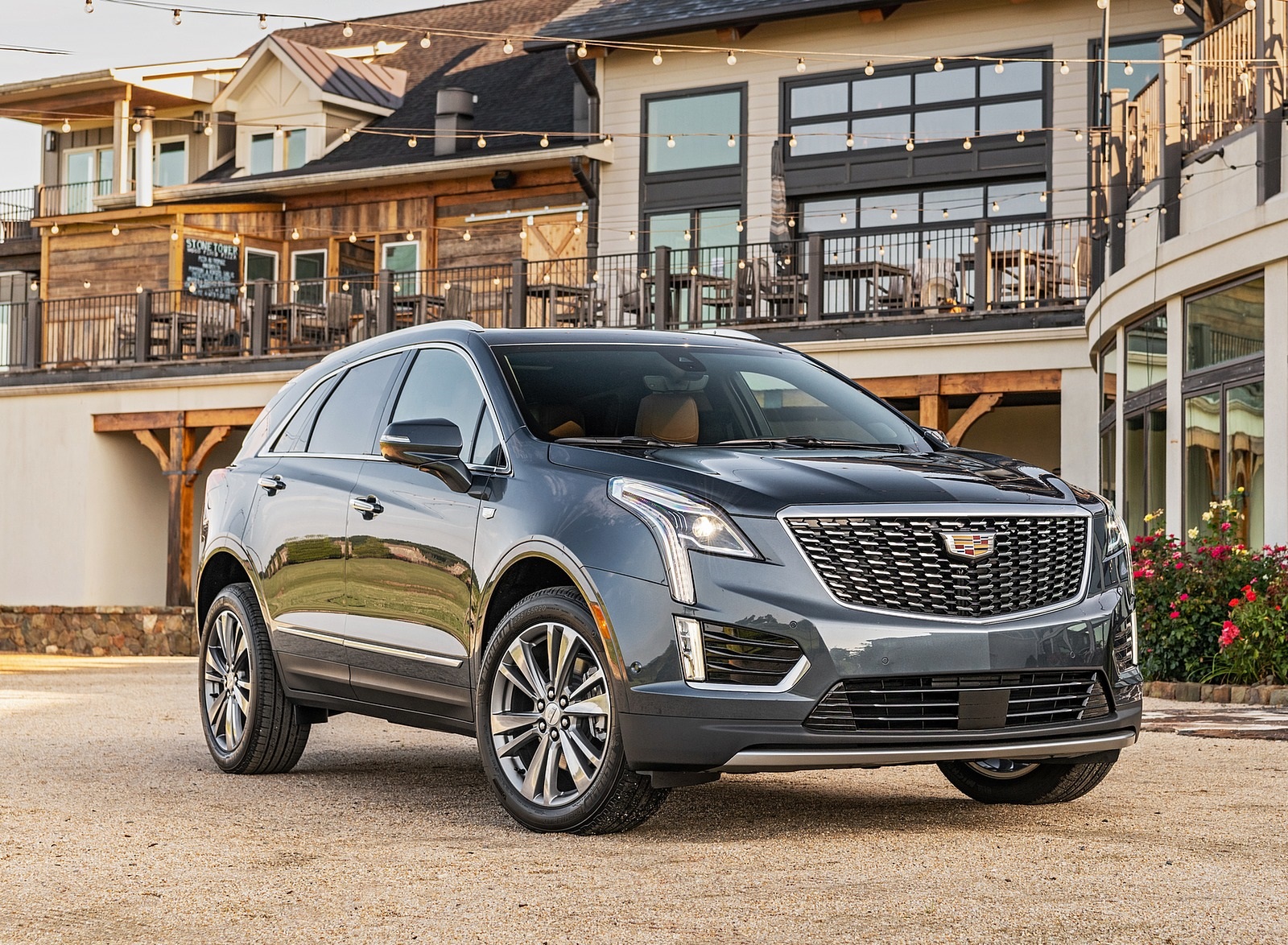 2020 Cadillac XT5 Premium Luxury Front Three-Quarter Wallpapers (2)