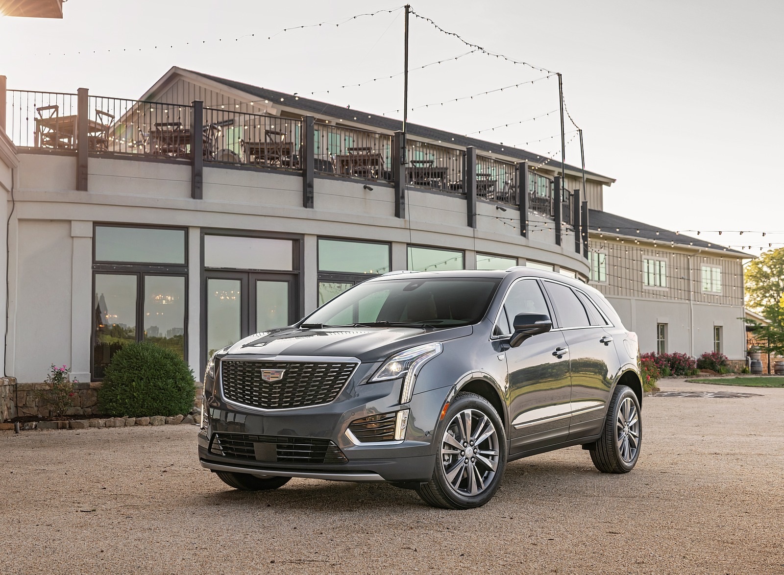 2020 Cadillac XT5 Premium Luxury Front Three-Quarter Wallpapers (1)