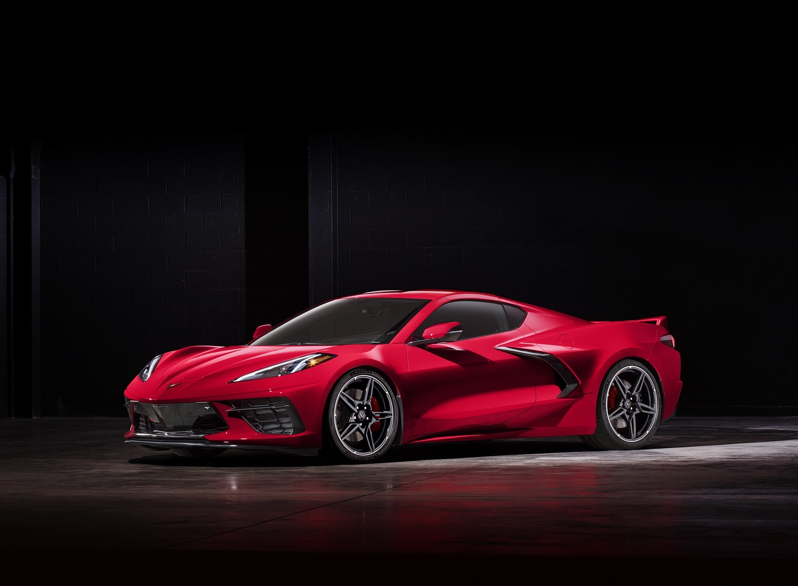 2020 Chevrolet Corvette C8 Stingray Front Three-Quarter Wallpapers #114 of 166