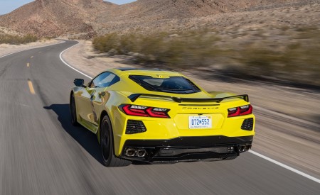 2020 Chevrolet Corvette Stingray (Color: Accelerate Yellow) Rear Three-Quarter Wallpapers 450x275 (84)