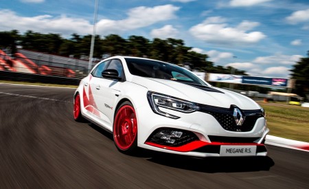 2020 Renault Mégane R.S. Trophy-R Front Three-Quarter Wallpapers 450x275 (4)