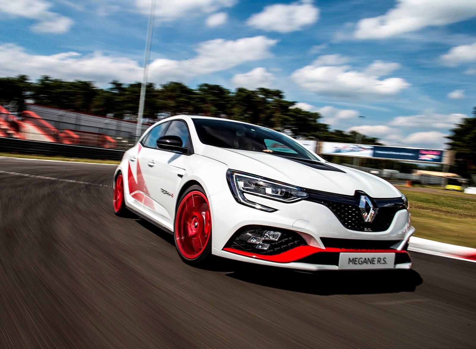 2020 Renault Mégane R.S. Trophy-R Front Three-Quarter Wallpapers #4 of 71