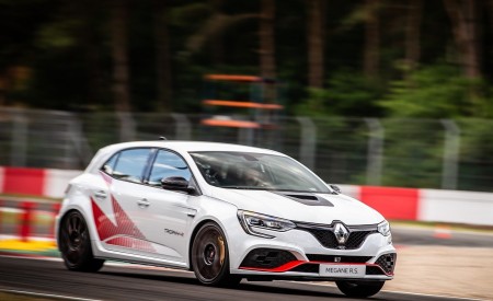 2020 Renault Mégane R.S. Trophy-R Front Three-Quarter Wallpapers 450x275 (5)