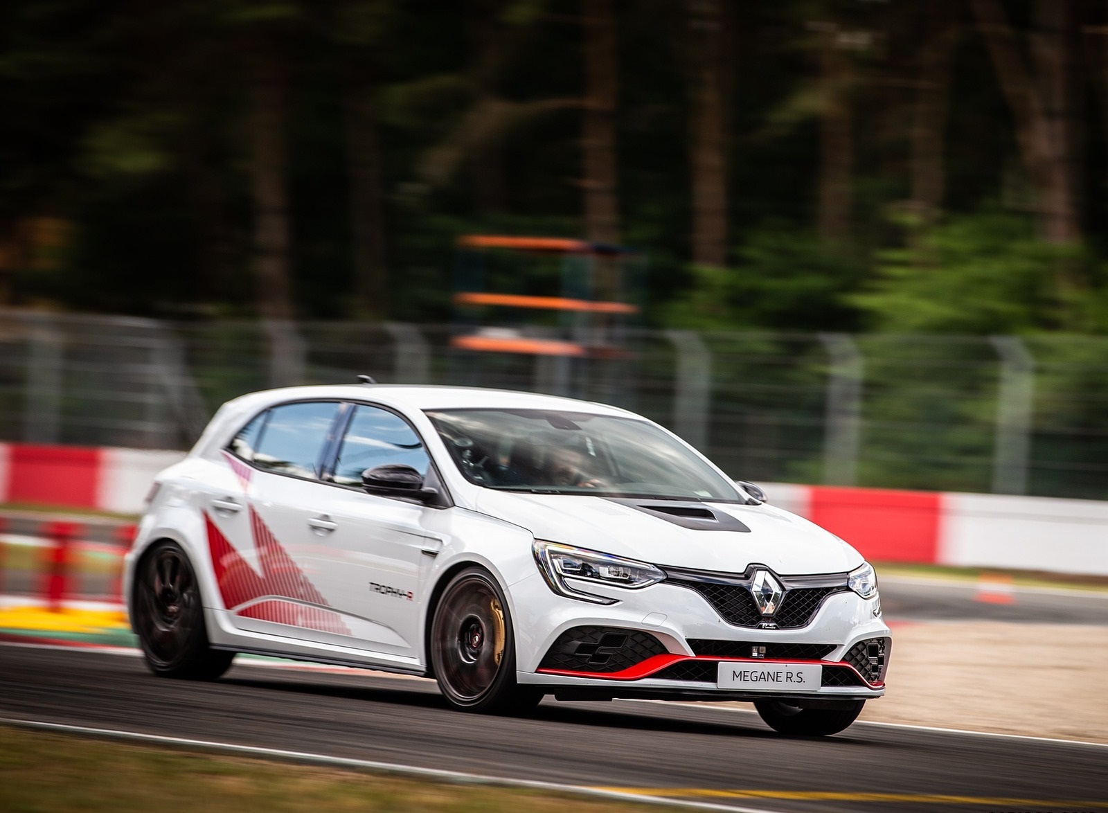 2020 Renault Mégane R.S. Trophy-R Front Three-Quarter Wallpapers #5 of 71