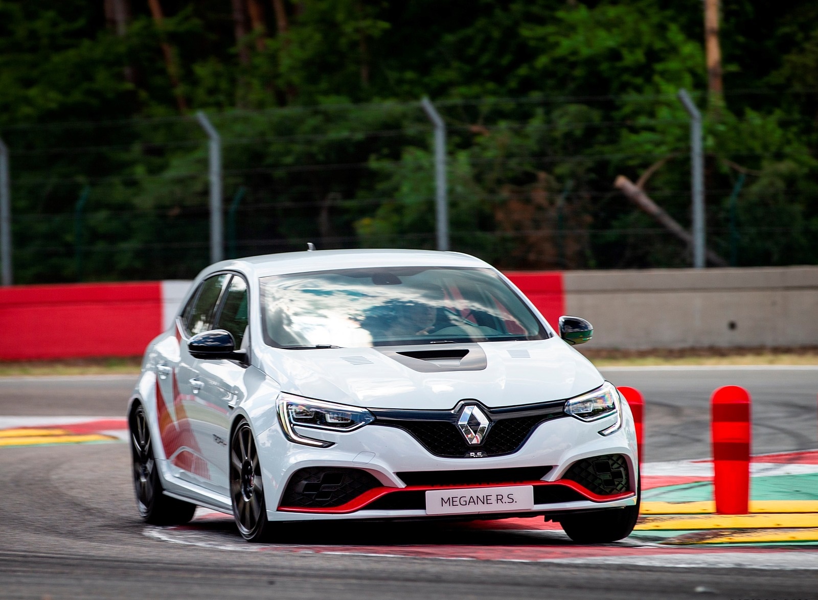 2020 Renault Mégane R.S. Trophy-R Front Three-Quarter Wallpapers #6 of 71