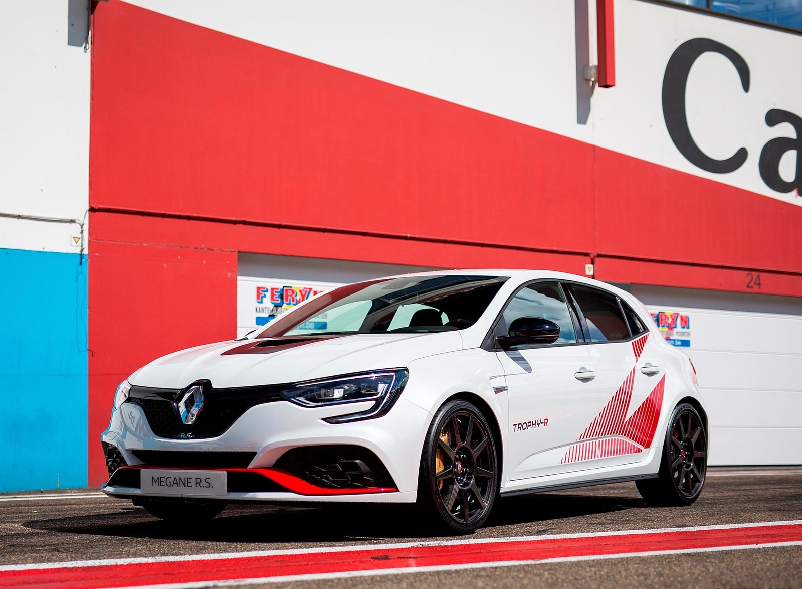 2020 Renault Mégane R.S. Trophy-R Front Three-Quarter Wallpapers #37 of 71