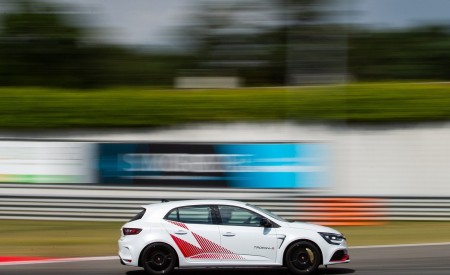 2020 Renault Mégane R.S. Trophy-R Side Wallpapers 450x275 (10)