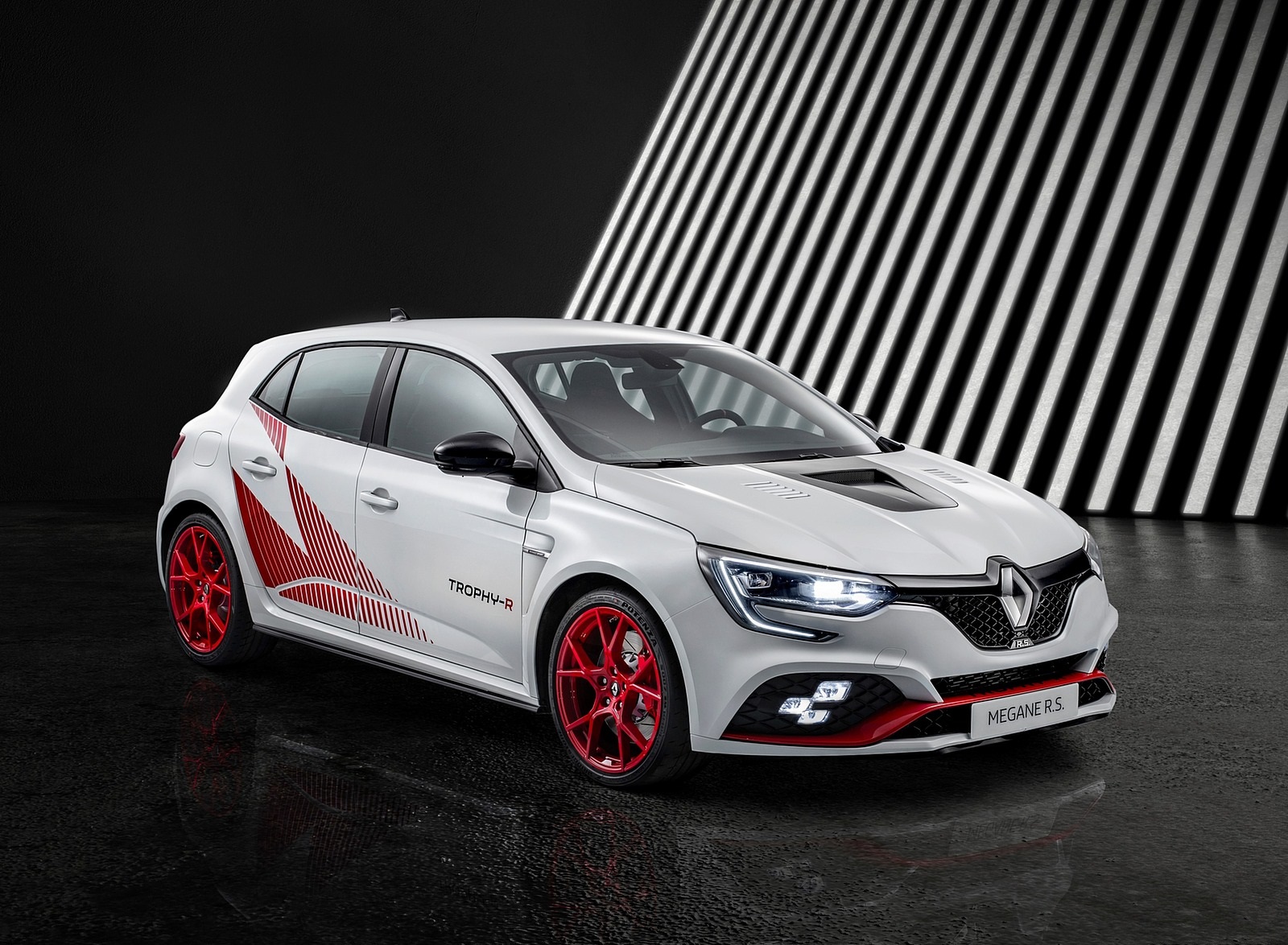 2020 Renault Mégane R.S. Trophy-R Standard Version Front Three-Quarter Wallpapers #49 of 71