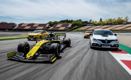 2020 Renault Mégane R.S. Trophy-R and R.S. 19 Formula One Car Wallpapers 450x275 (21)
