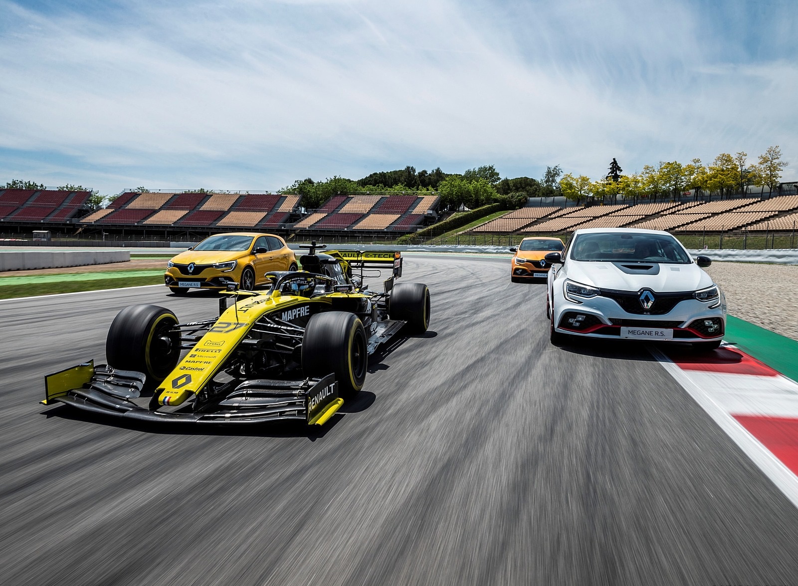 2020 Renault Mégane R.S. Trophy-R and R.S. 19 Formula One Car Wallpapers #21 of 71