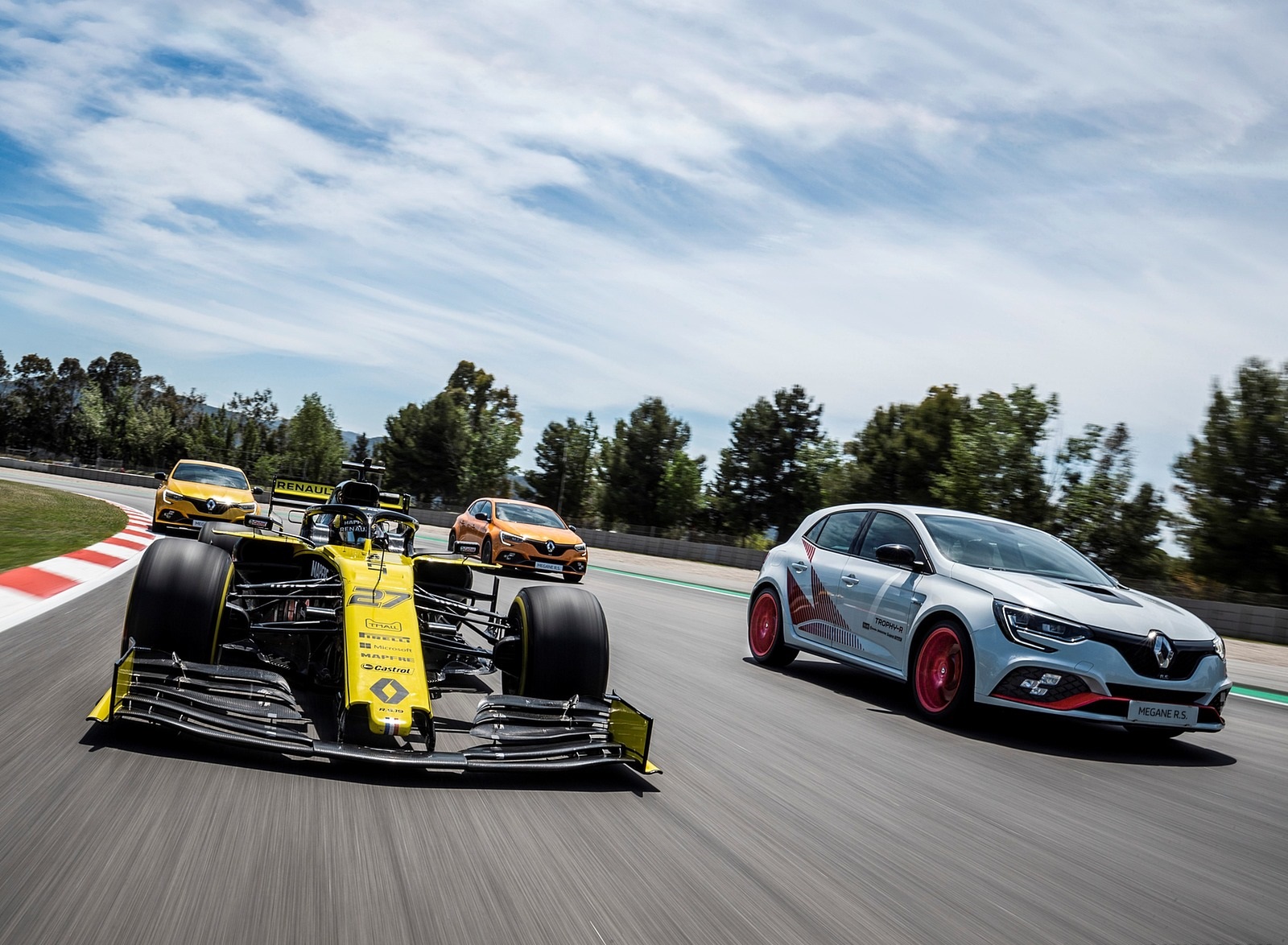 2020 Renault Mégane R.S. Trophy-R and R.S. 19 Formula One Car Wallpapers #22 of 71