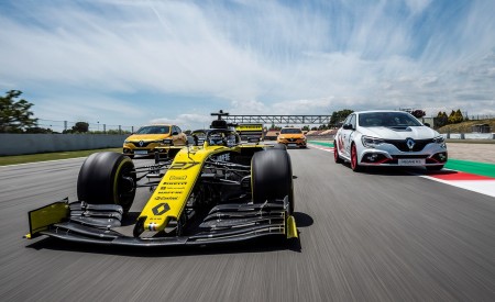 2020 Renault Mégane R.S. Trophy-R and R.S. 19 Formula One Car Wallpapers 450x275 (2)
