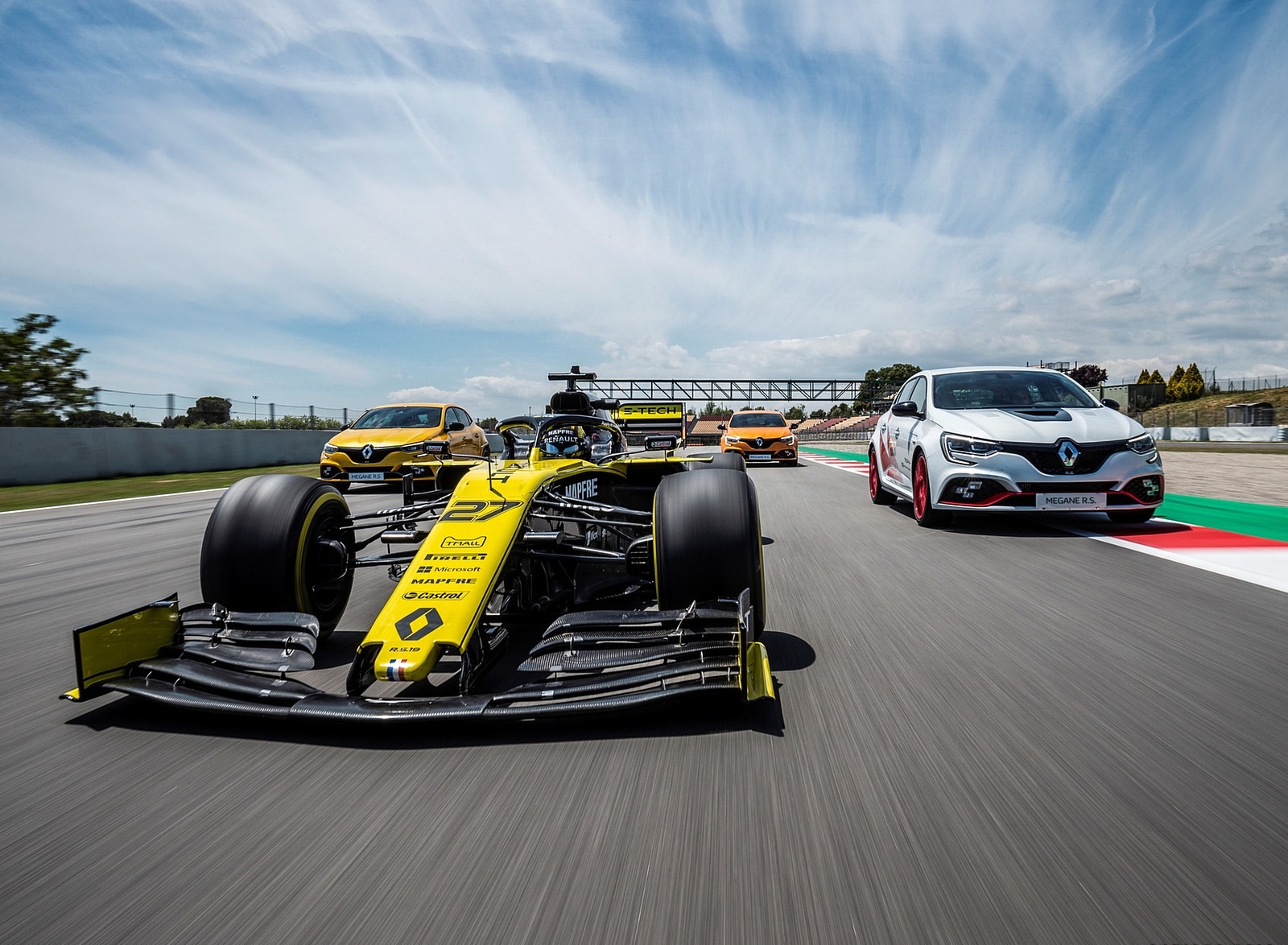 2020 Renault Mégane R.S. Trophy-R and R.S. 19 Formula One Car Wallpapers (2)