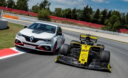 2020 Renault Mégane R.S. Trophy-R and R.S. 19 Formula One Car Wallpapers 450x275 (14)