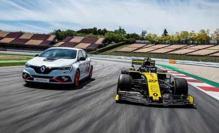 2020 Renault Mégane R.S. Trophy-R and R.S. 19 Formula One Car Wallpapers 450x275 (15)