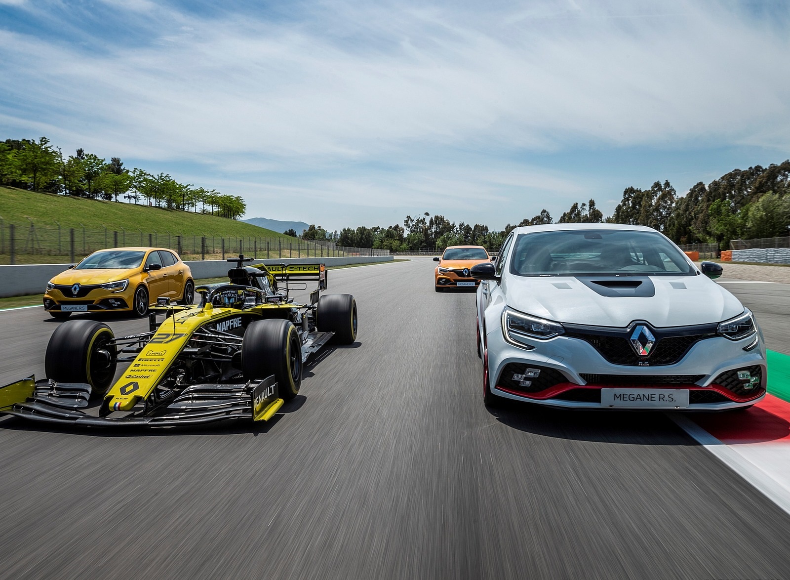 2020 Renault Mégane R.S. Trophy-R and R.S. 19 Formula One Car Wallpapers #16 of 71