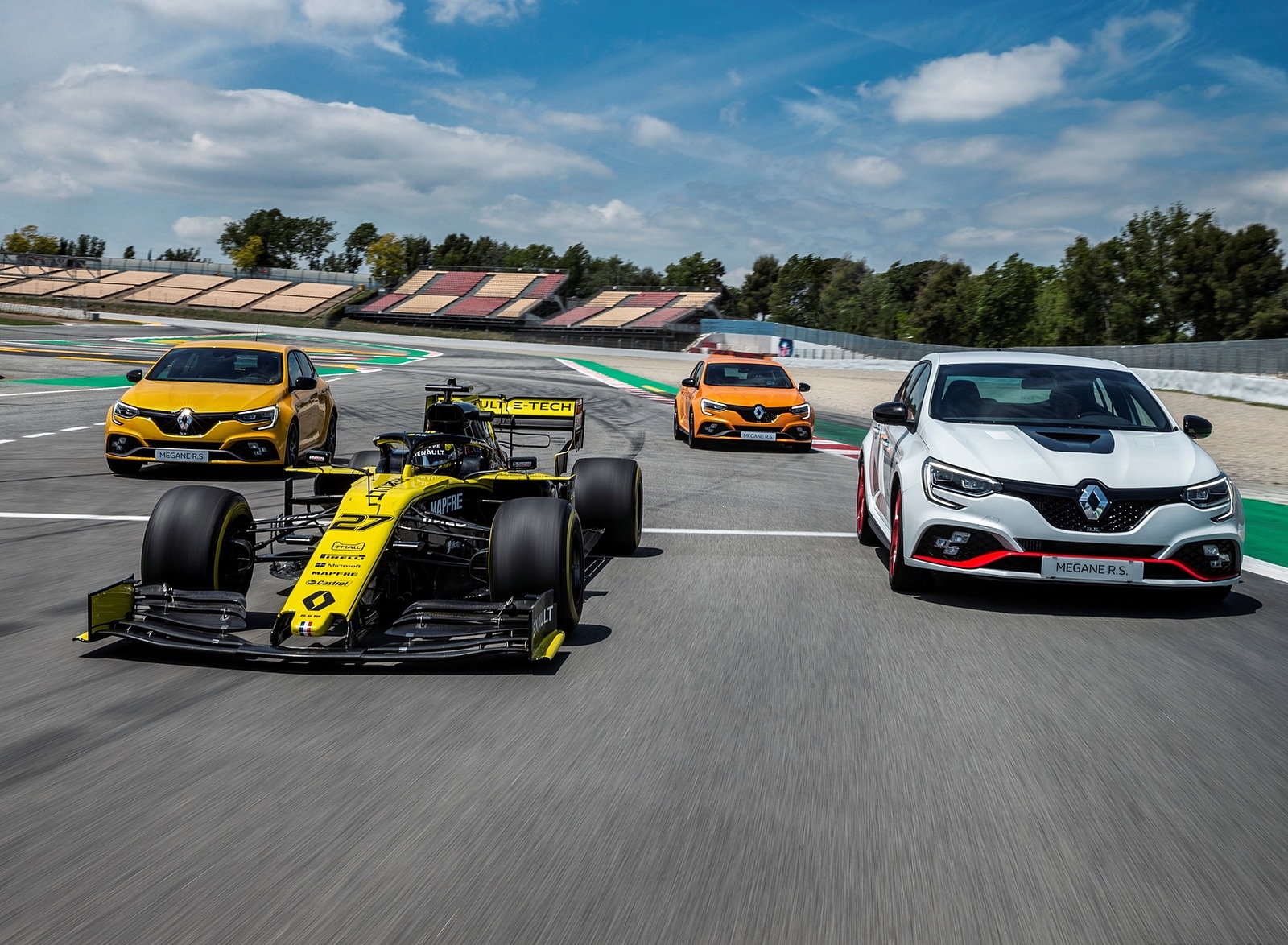 2020 Renault Mégane R.S. Trophy-R and R.S. 19 Formula One Car Wallpapers #17 of 71