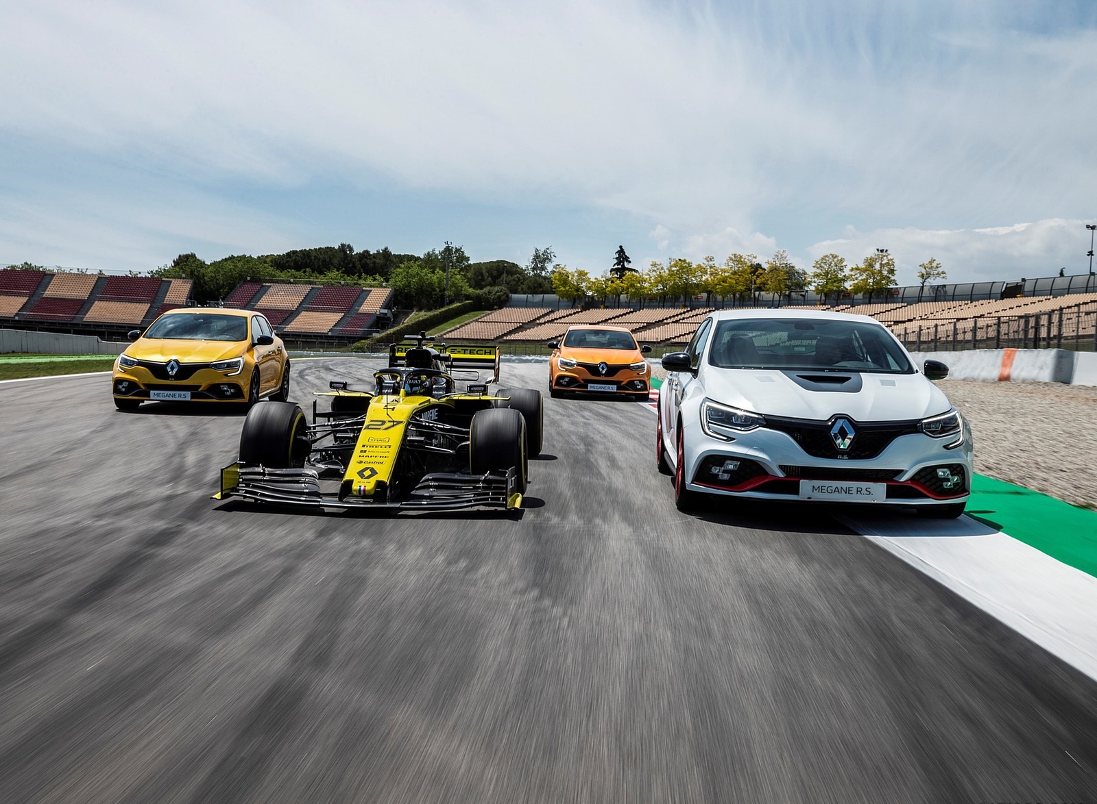 2020 Renault Mégane R.S. Trophy-R and R.S. 19 Formula One Car Wallpapers #18 of 71