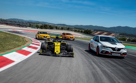 2020 Renault Mégane R.S. Trophy-R and R.S. 19 Formula One Car Wallpapers 450x275 (19)