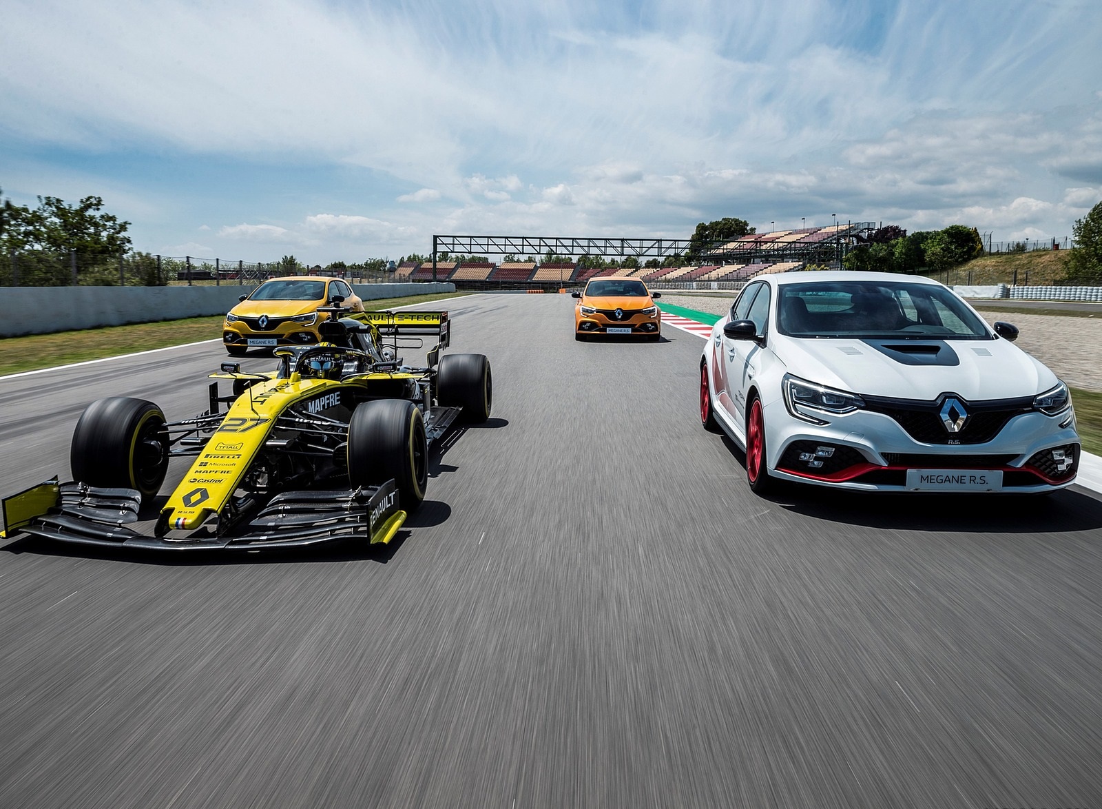 2020 Renault Mégane R.S. Trophy-R and R.S. 19 Formula One Car Wallpapers #20 of 71