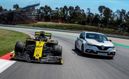 2020 Renault Mégane R.S. Trophy-R and R.S. 19 Formula One Car Wallpapers 450x275 (24)