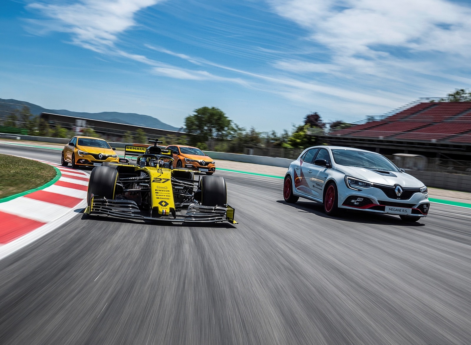 2020 Renault Mégane R.S. Trophy-R and R.S. 19 Formula One Car Wallpapers #12 of 71