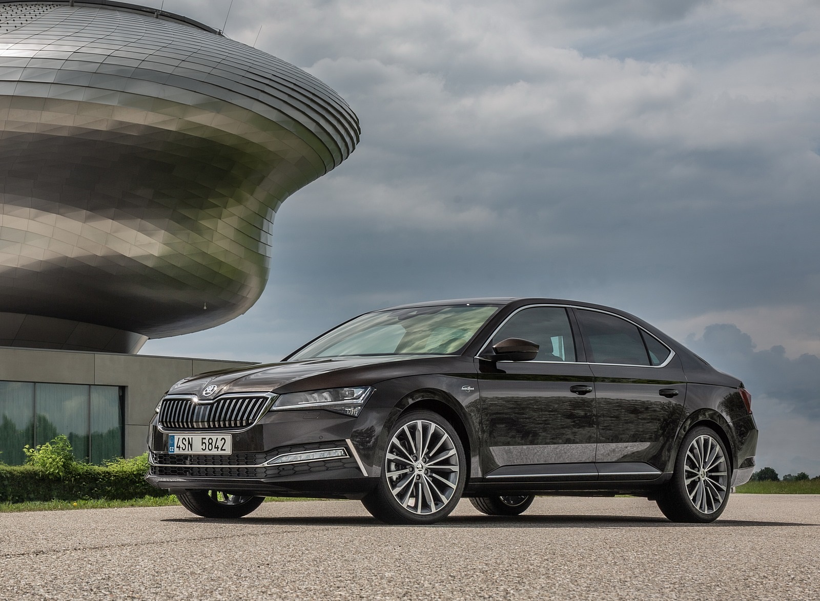 2020 Skoda Superb Laurin & Klement Front Three-Quarter Wallpapers #15 of 69