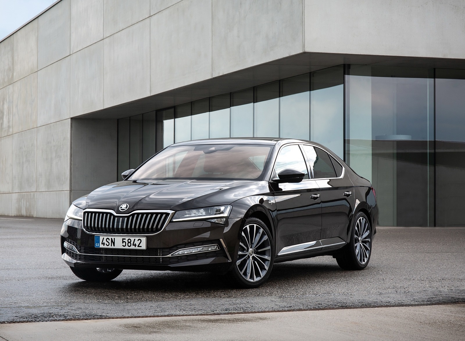 2020 Skoda Superb Laurin & Klement Front Three-Quarter Wallpapers #17 of 69