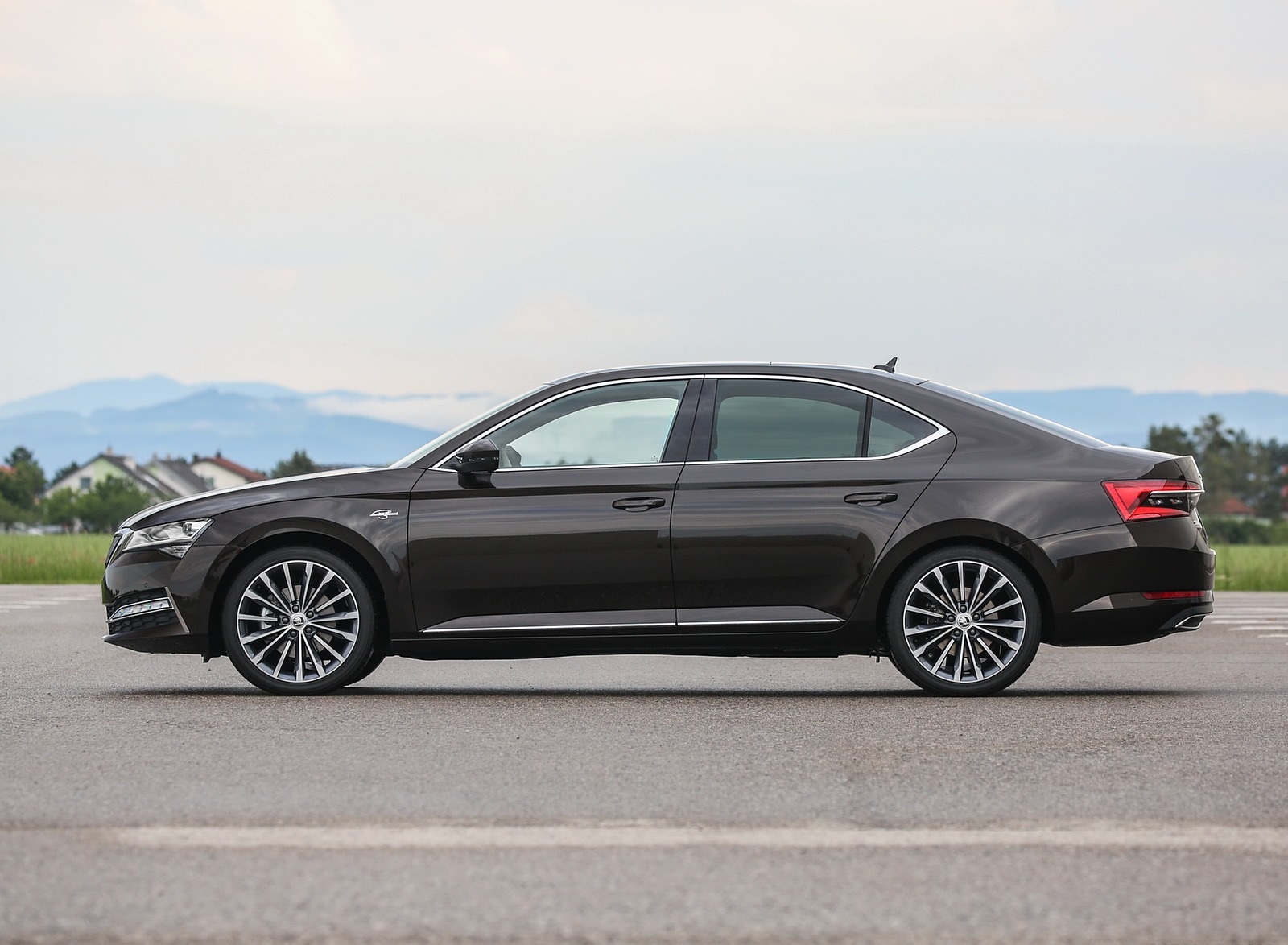2020 Skoda Superb Laurin & Klement Side Wallpapers (27) - NewCarCars