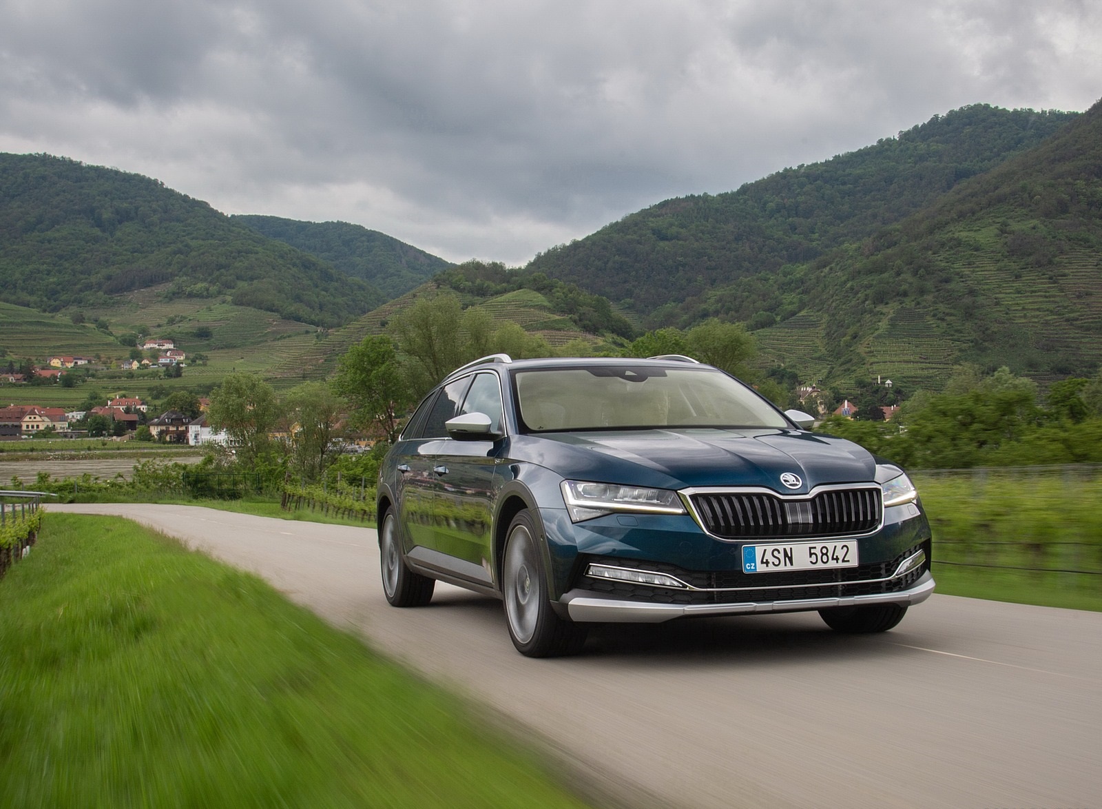 2020 Skoda Superb Scout Front Three-Quarter Wallpapers (8)