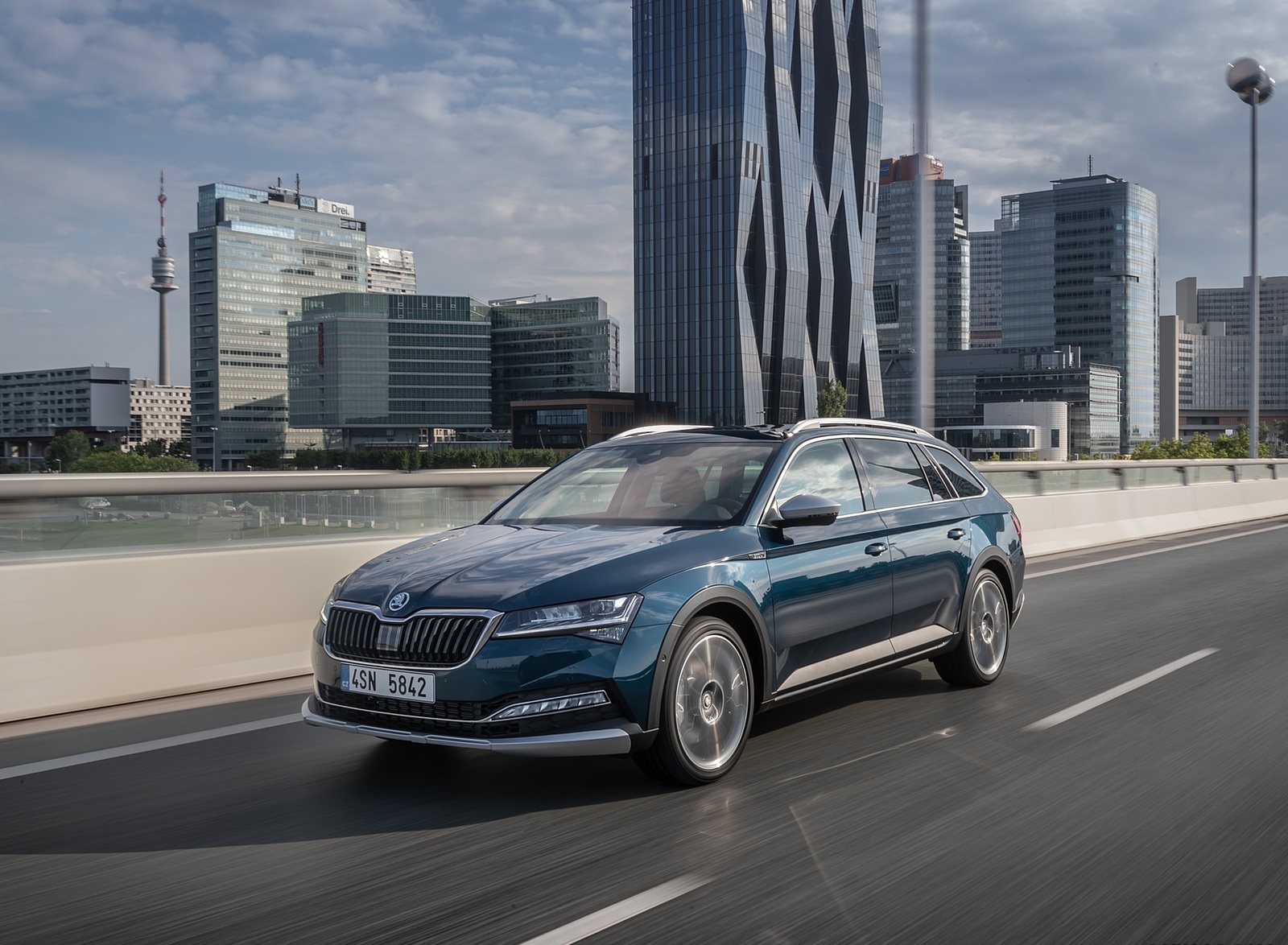 2020 Skoda Superb Scout Front Three-Quarter Wallpapers #3 of 51