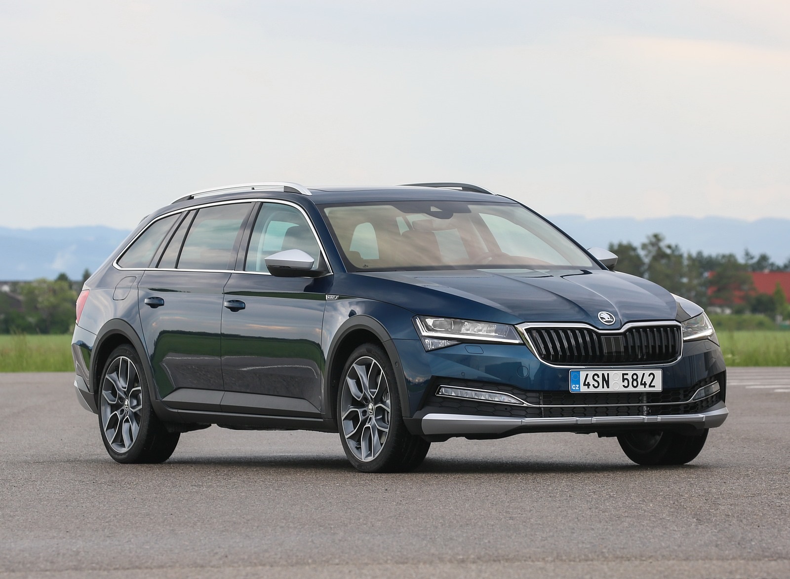 2020 Skoda Superb Scout Front Three-Quarter Wallpapers #19 of 51