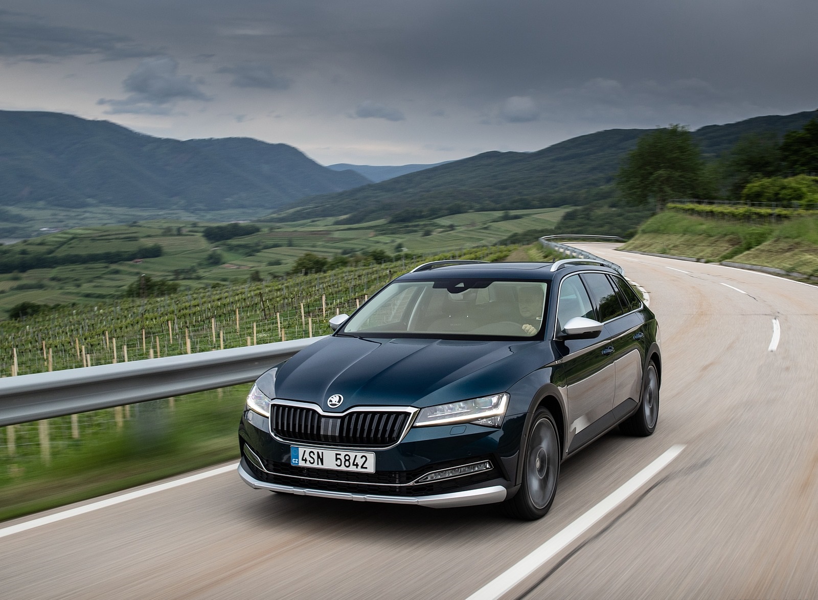 2020 Skoda Superb Scout Front Three-Quarter Wallpapers (1)