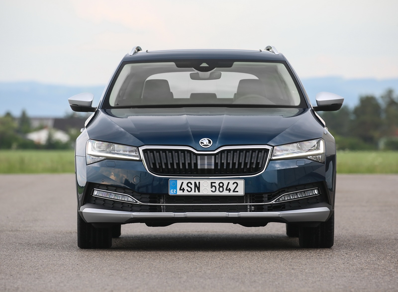 2020 Skoda Superb Scout Front Wallpapers #21 of 51