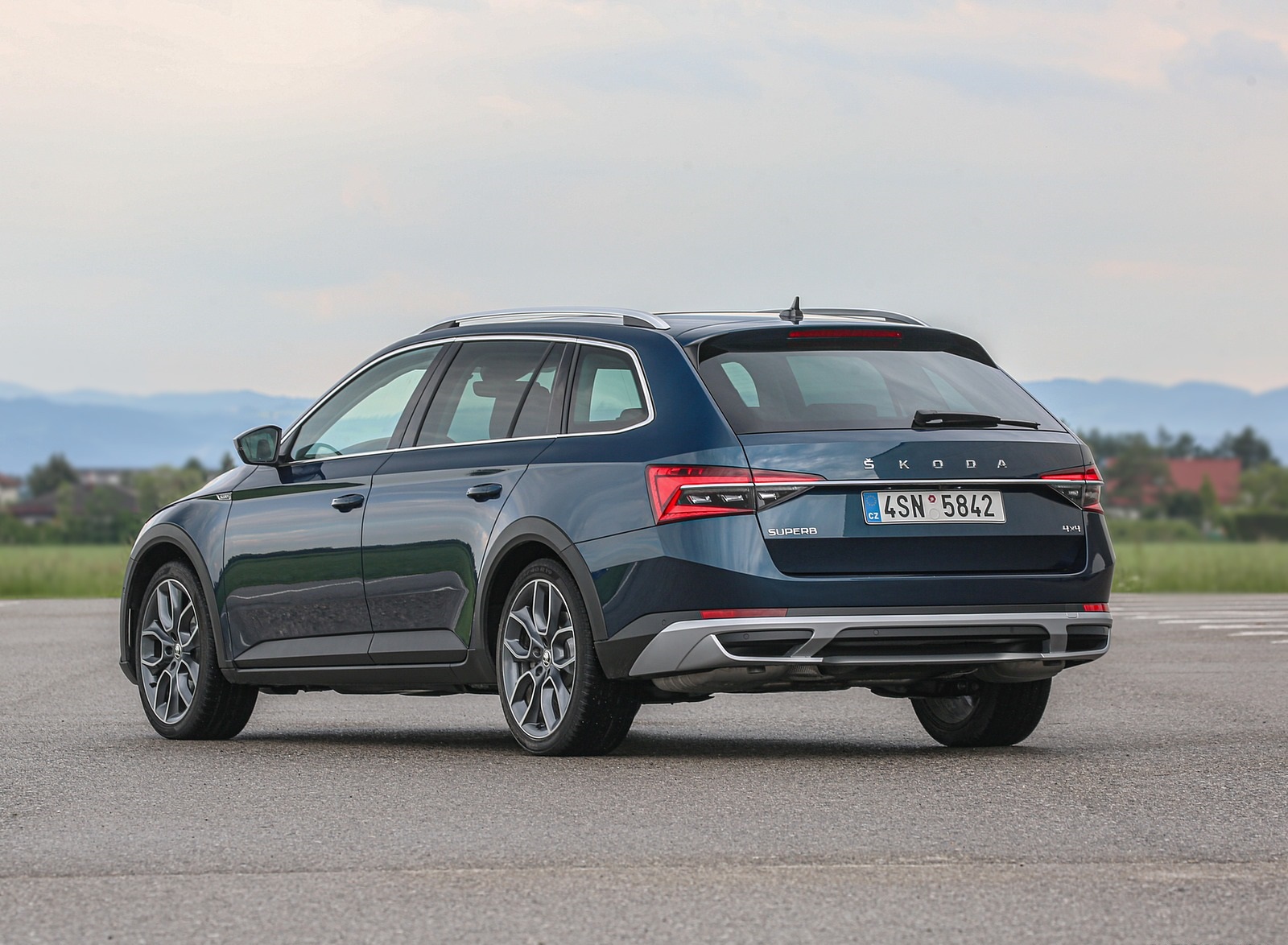 2020 Skoda Superb Scout Rear Three-Quarter Wallpapers #24 of 51