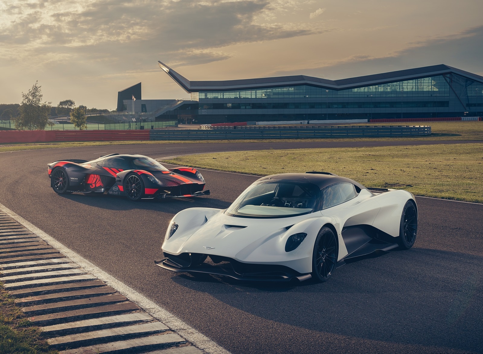 2020 Aston Martin Valhalla and Aston Martin Valkyrie Wallpapers (1)