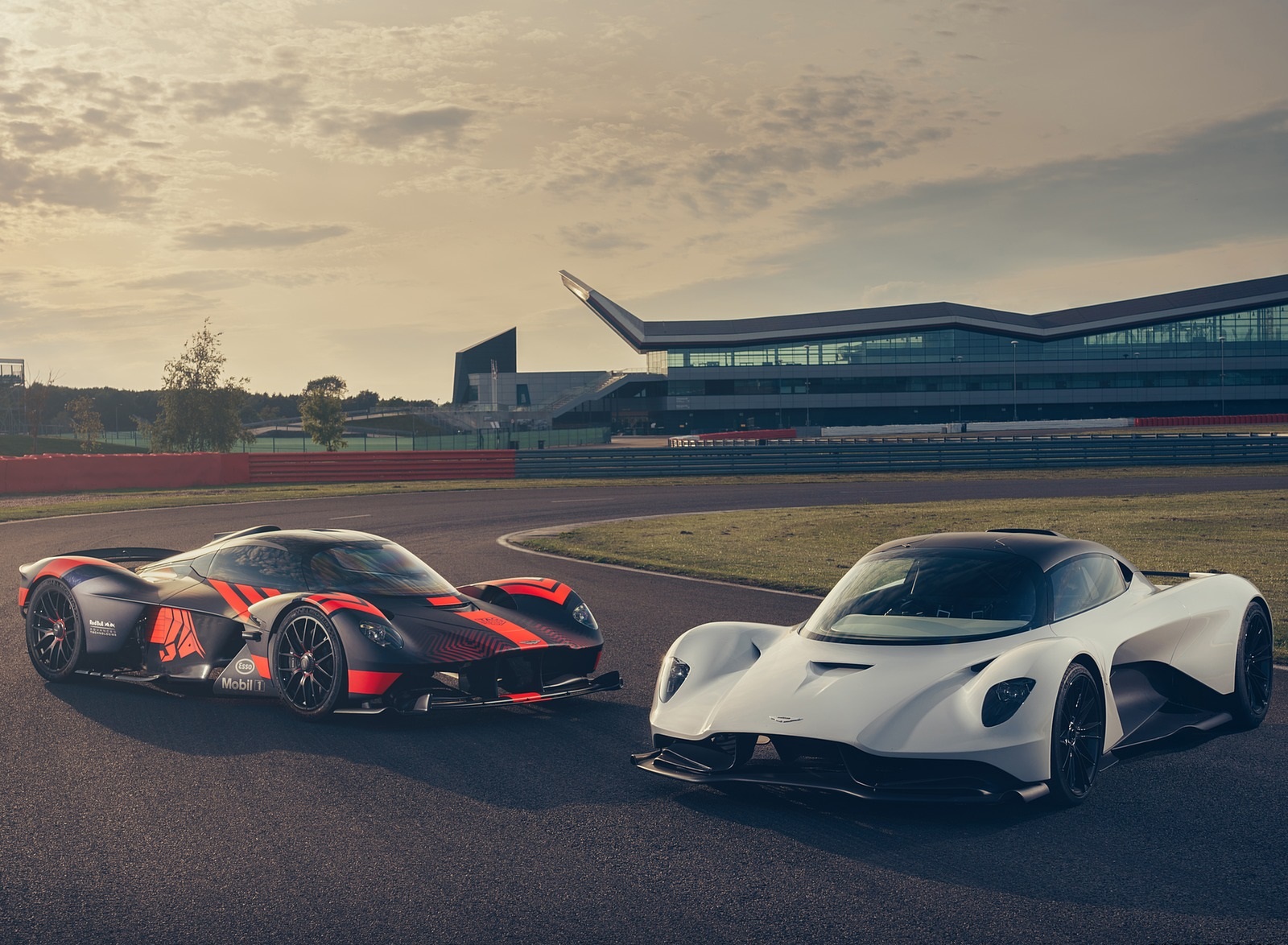 2020 Aston Martin Valhalla and Aston Martin Valkyrie Wallpapers (2)