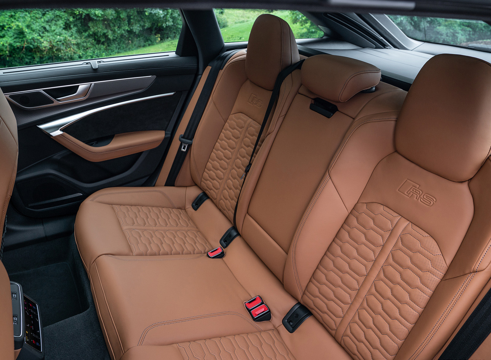2020 Audi RS 6 Avant (Color: Nardo Gray; US-Spec) Interior Rear Seats Wallpapers #117 of 120