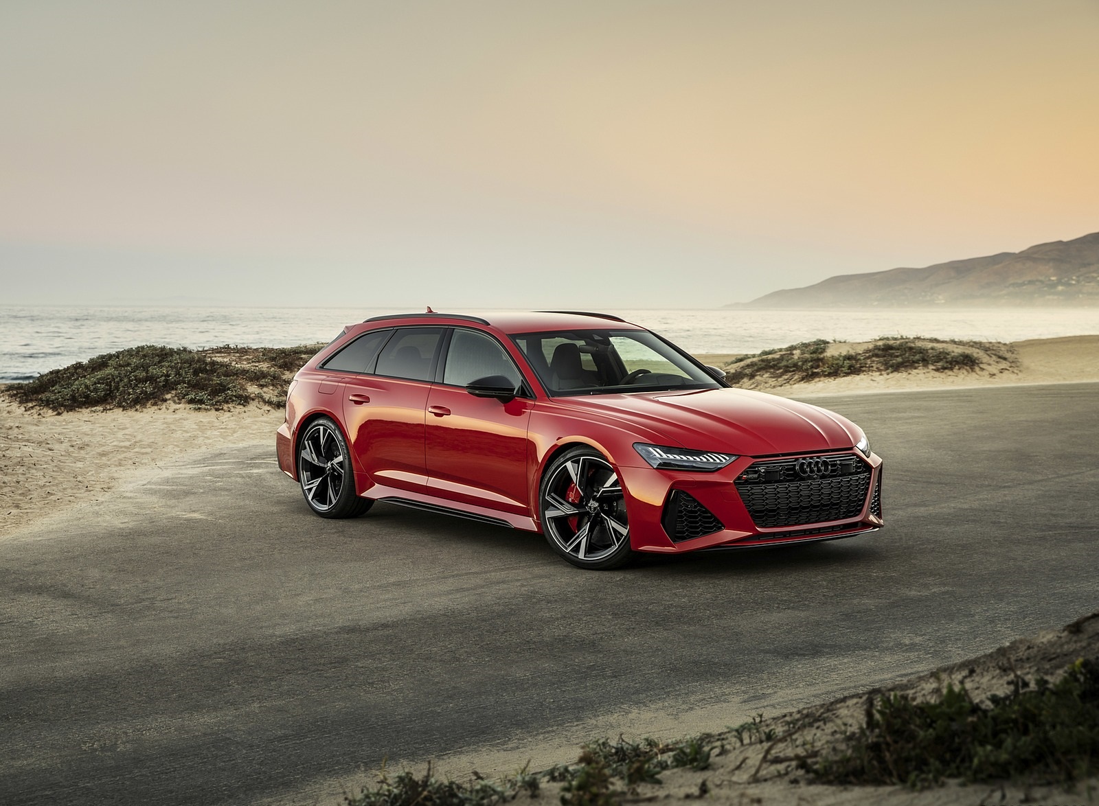 2020 Audi RS 6 Avant (Color: Tango Red) Front Three-Quarter Wallpapers #6 of 120