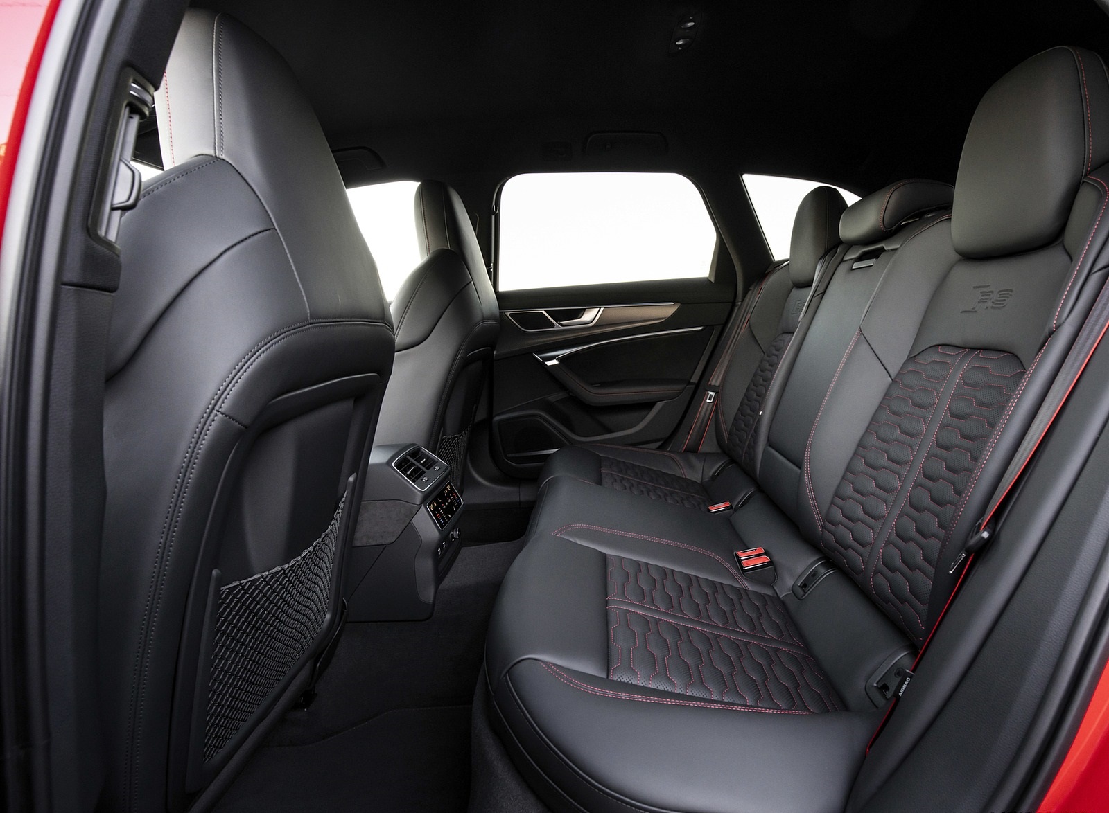 2020 Audi RS 6 Avant (Color: Tango Red) Interior Rear Seats Wallpapers #18 of 120