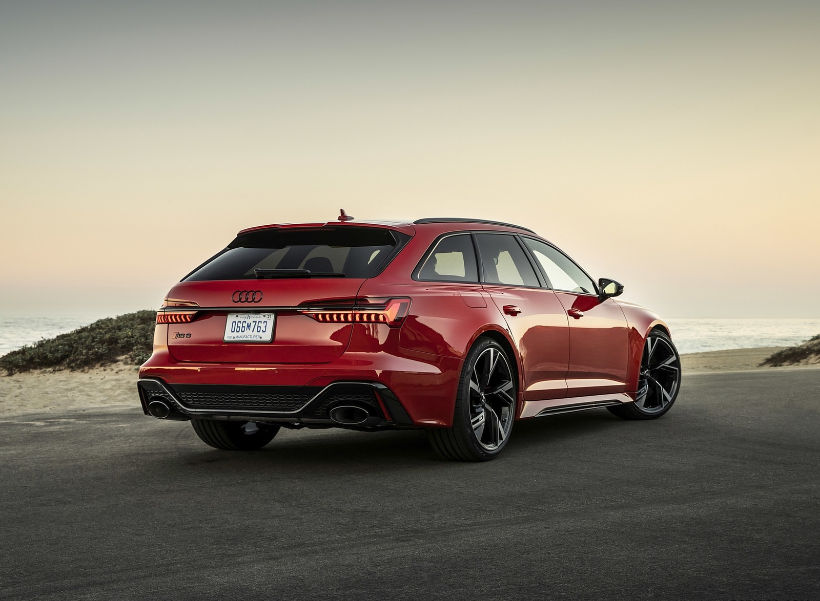 2020 Audi RS 6 Avant (Color: Tango Red) Rear Three-Quarter Wallpapers #9 of 120