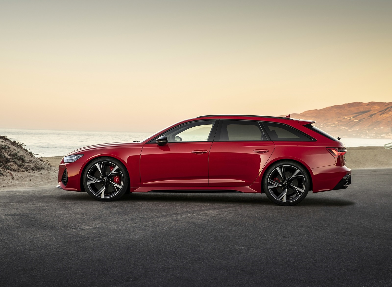 2020 Audi RS 6 Avant (Color: Tango Red) Side Wallpapers #12 of 120