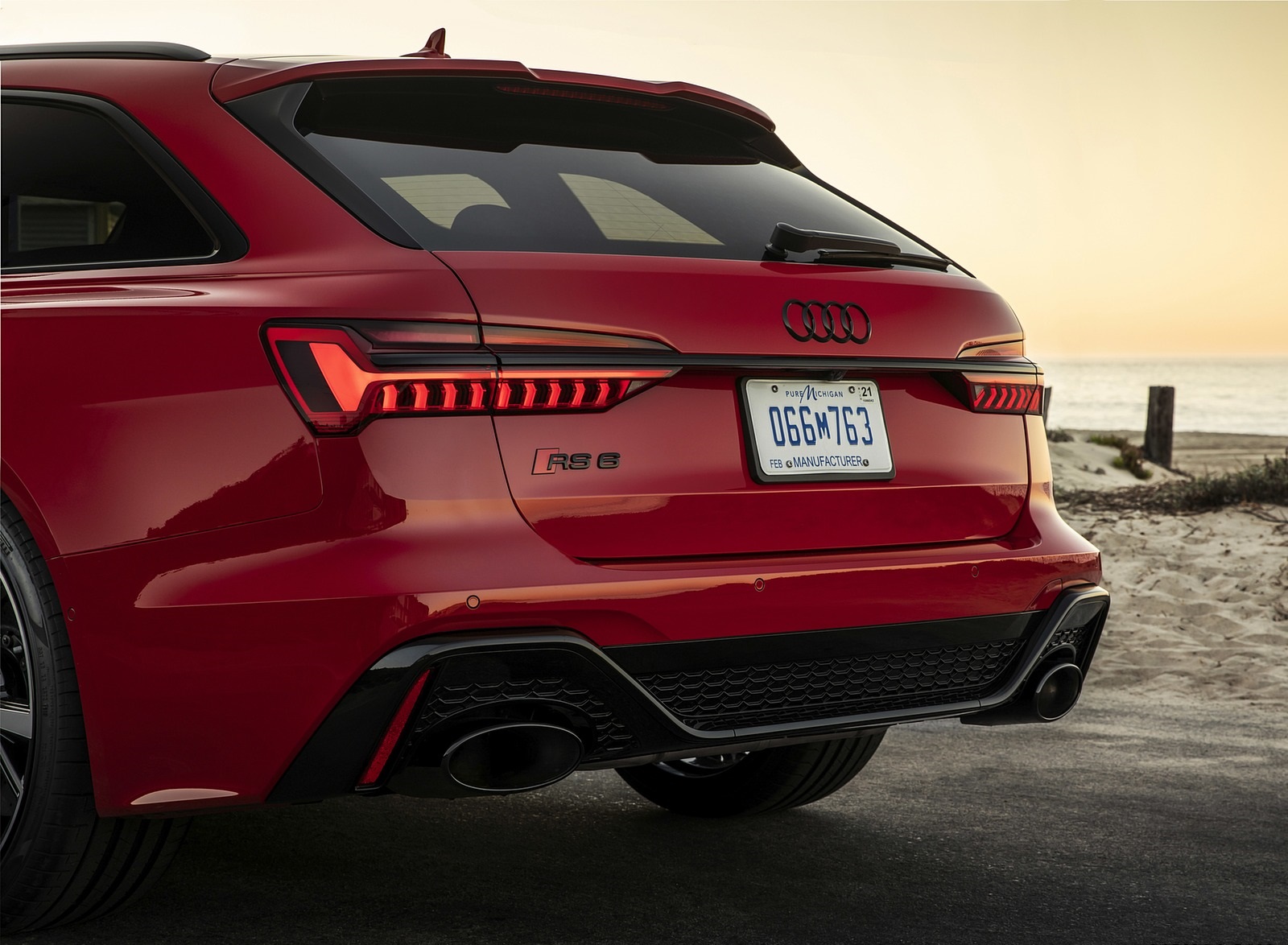 2020 Audi RS 6 Avant (Color: Tango Red) Tail Light Wallpapers #14 of 120