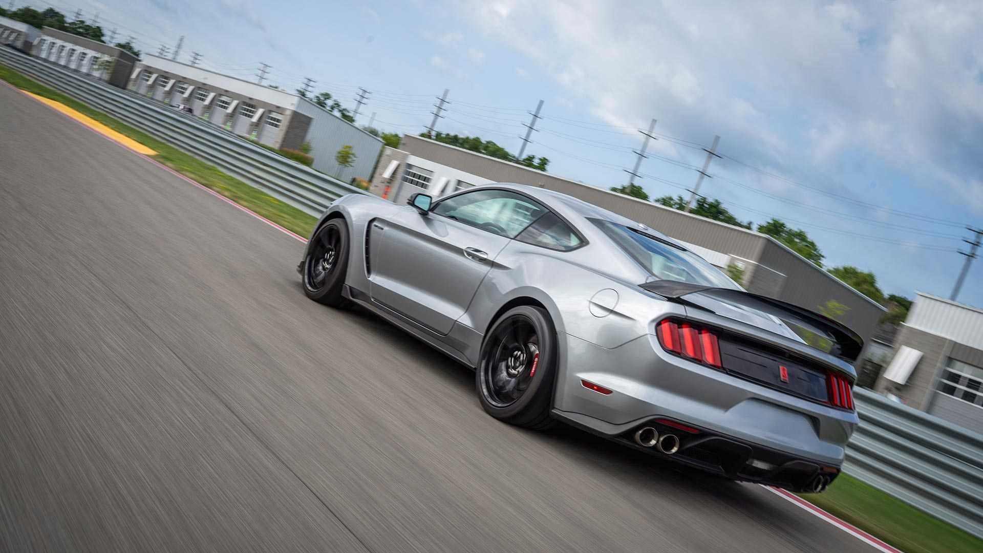 2020 Ford Mustang Shelby GT350R Rear Wallpapers (4)