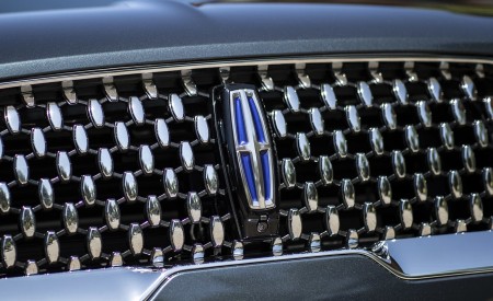 2020 Lincoln Aviator Grand Touring Grille Wallpapers 450x275 (49)