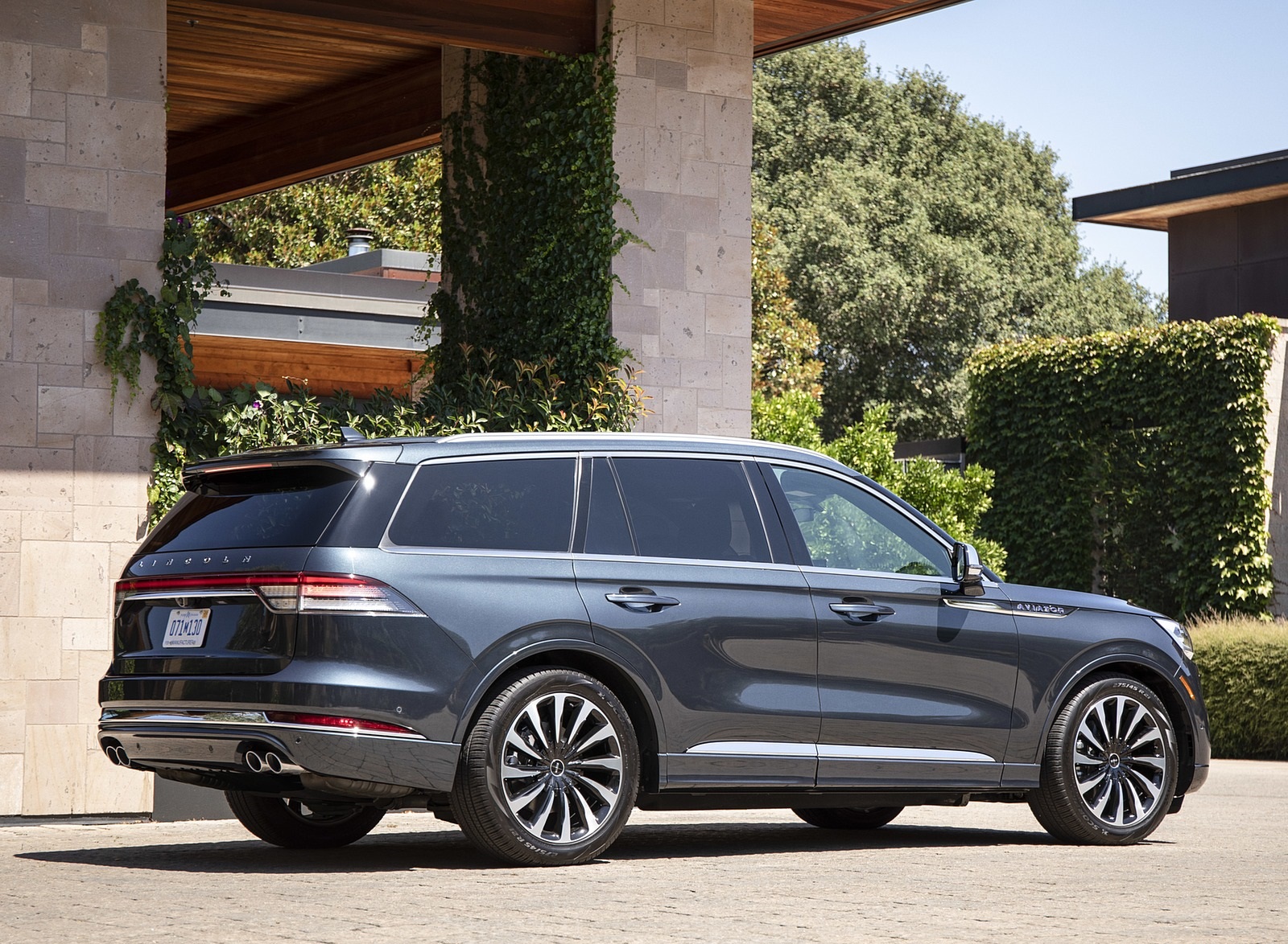 2020 Lincoln Aviator Grand Touring Rear Three-Quarter Wallpapers #42 of 87